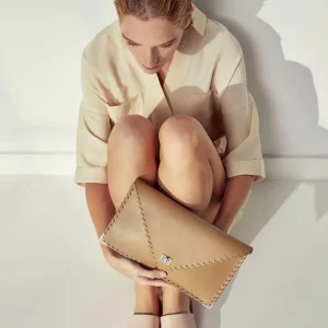 ANA Koutsi Clutch klein sandbeige