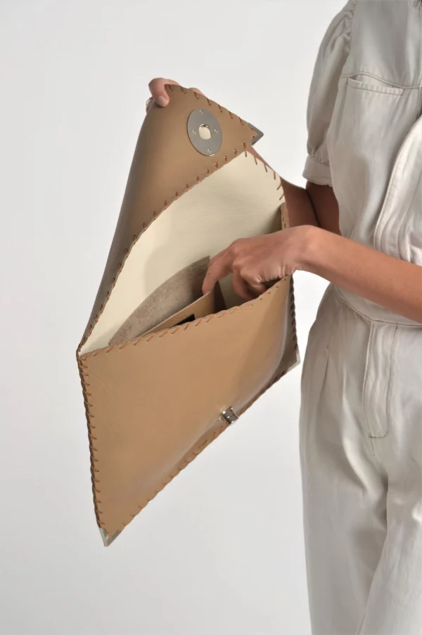 ANA Koutsi Clutch klein sandbeige – Bild 4