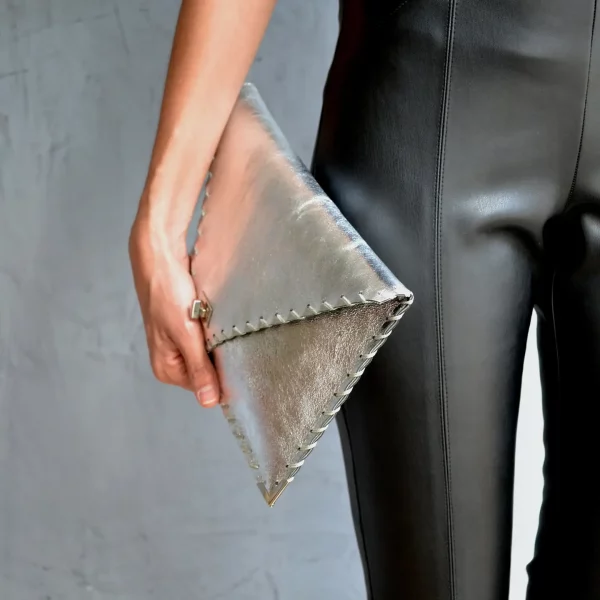 ANA Koutsi Clutch klein silber – Bild 3