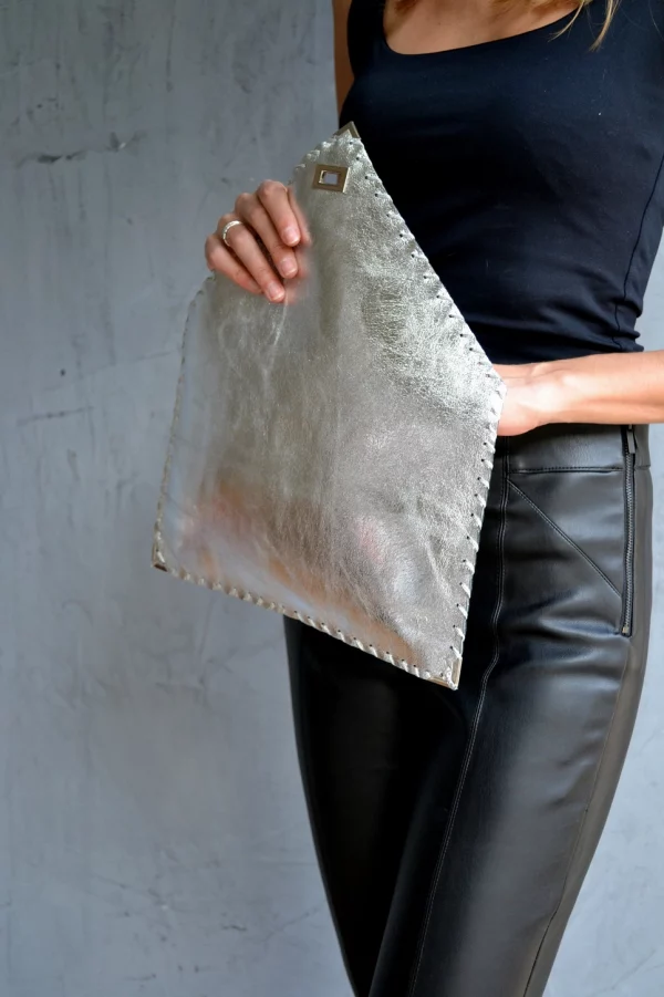 ANA Koutsi Clutch klein silber – Bild 4